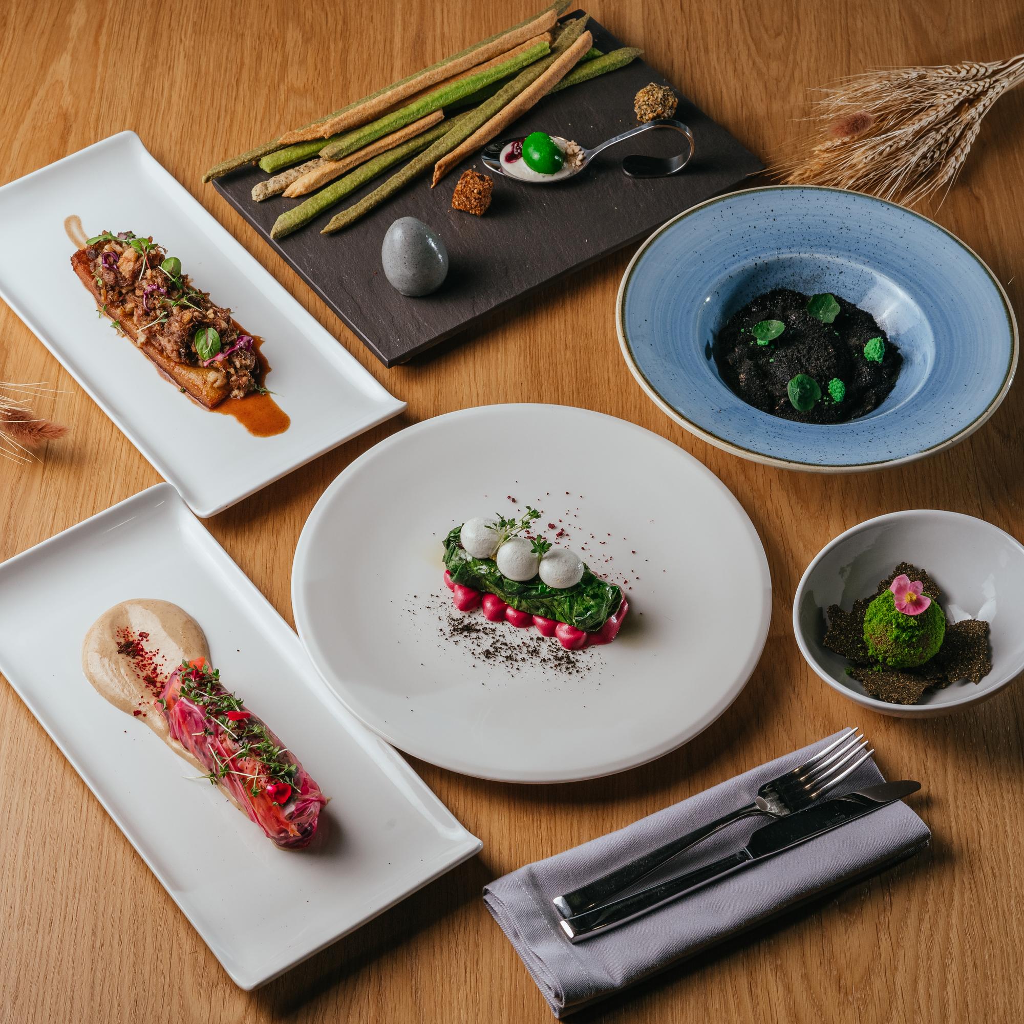 Table with plated course variants